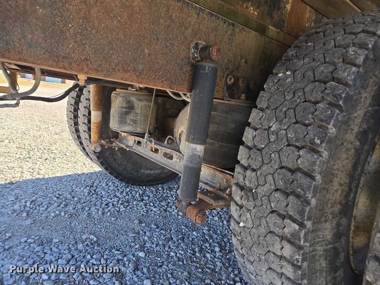 image for item EV5497 1992 International 9400 tank truck