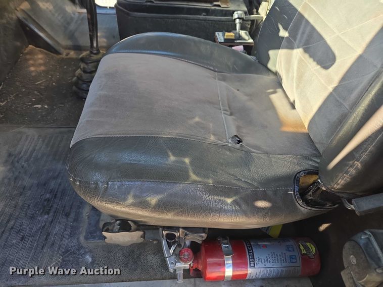 image for item EV5497 1992 International 9400 tank truck