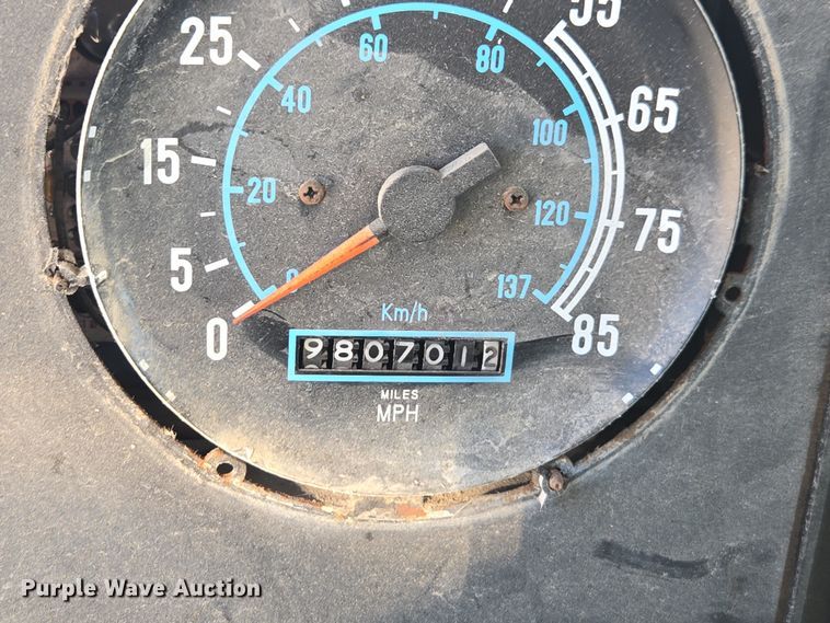 image for item EV5497 1992 International 9400 tank truck