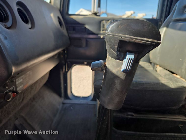 image for item EV5497 1992 International 9400 tank truck