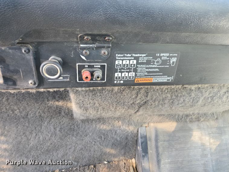 image for item EV5497 1992 International 9400 tank truck