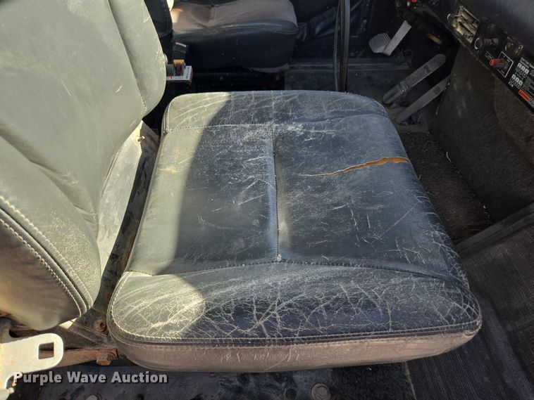 image for item EV5497 1992 International 9400 tank truck