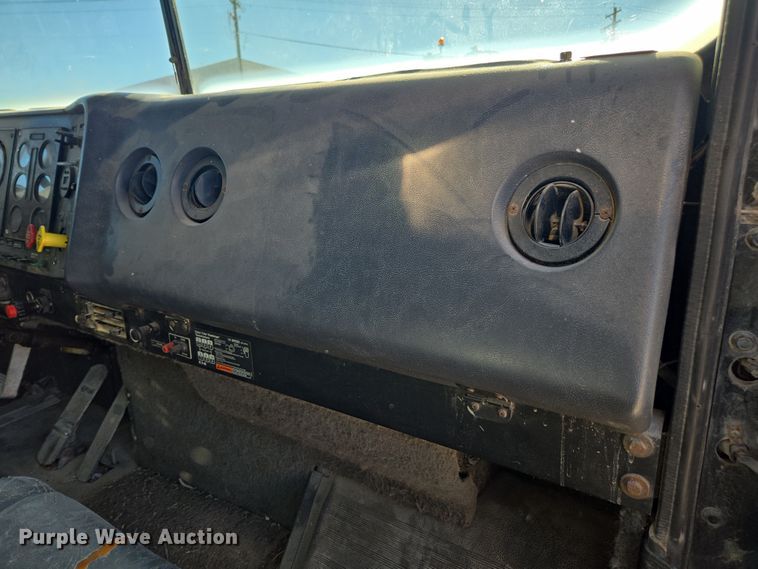 image for item EV5497 1992 International 9400 tank truck