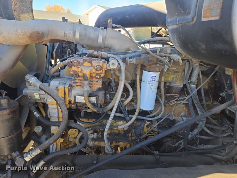 image for item EV5497 1992 International 9400 tank truck