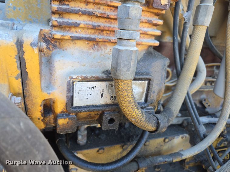 image for item EV5497 1992 International 9400 tank truck