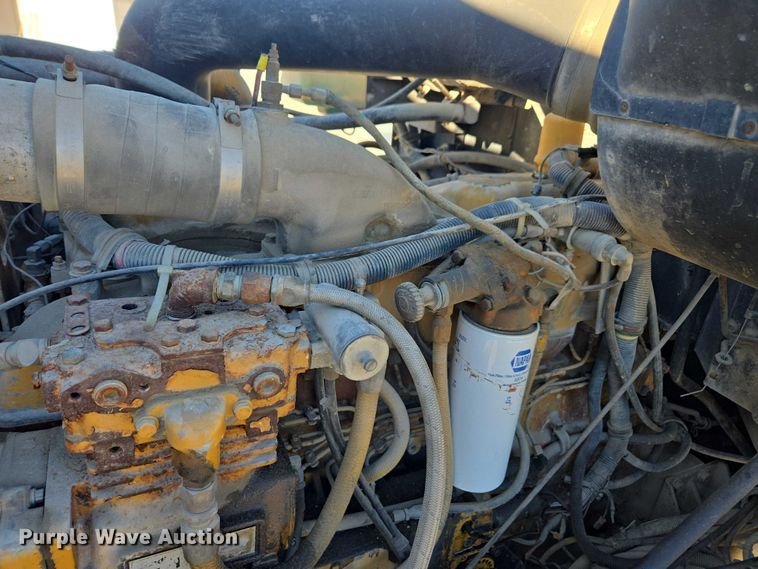 image for item EV5497 1992 International 9400 tank truck