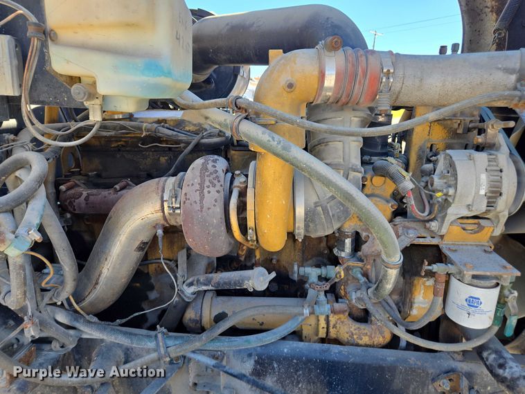 image for item EV5497 1992 International 9400 tank truck