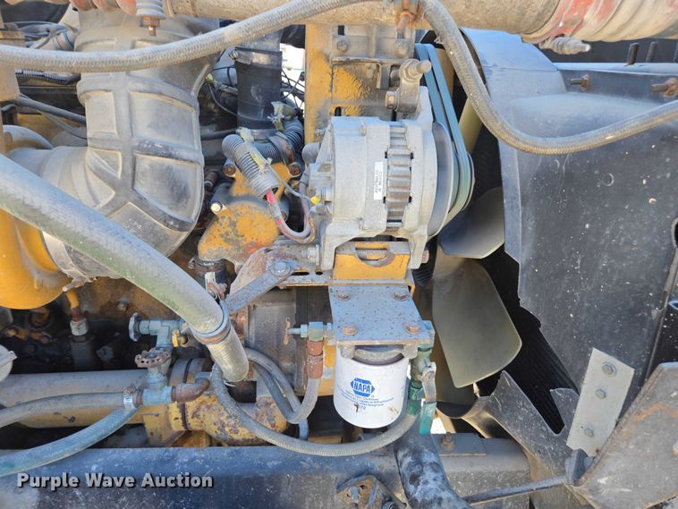 image for item EV5497 1992 International 9400 tank truck