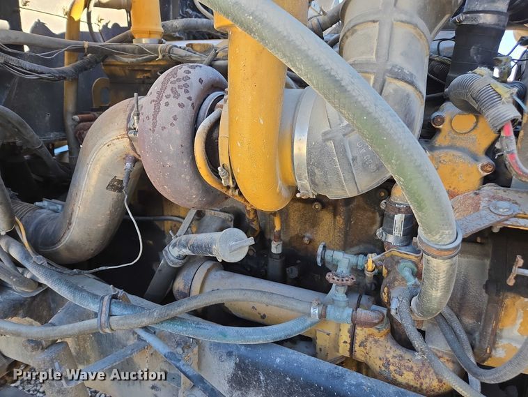 image for item EV5497 1992 International 9400 tank truck