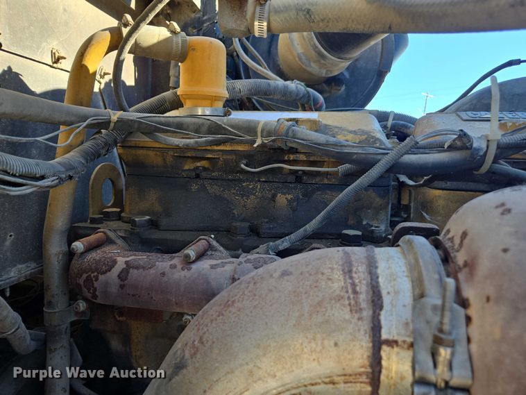 image for item EV5497 1992 International 9400 tank truck