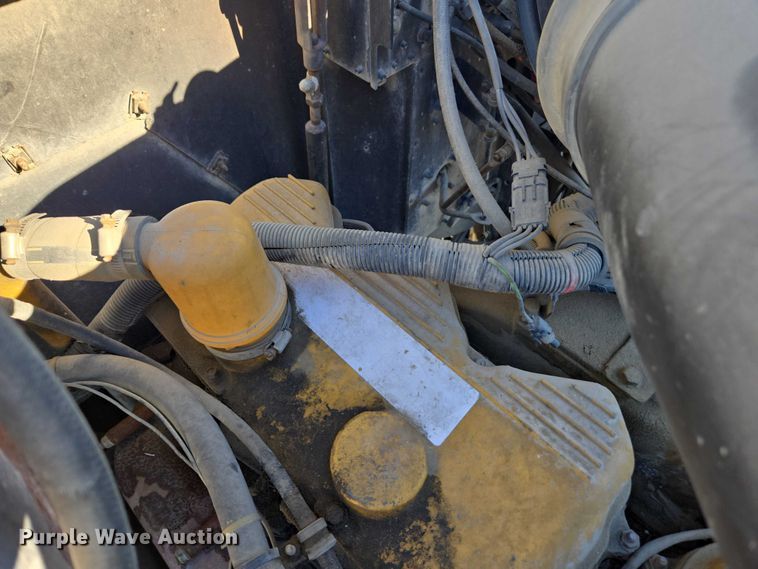 image for item EV5497 1992 International 9400 tank truck