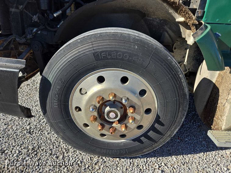 image for item EV5497 1992 International 9400 tank truck