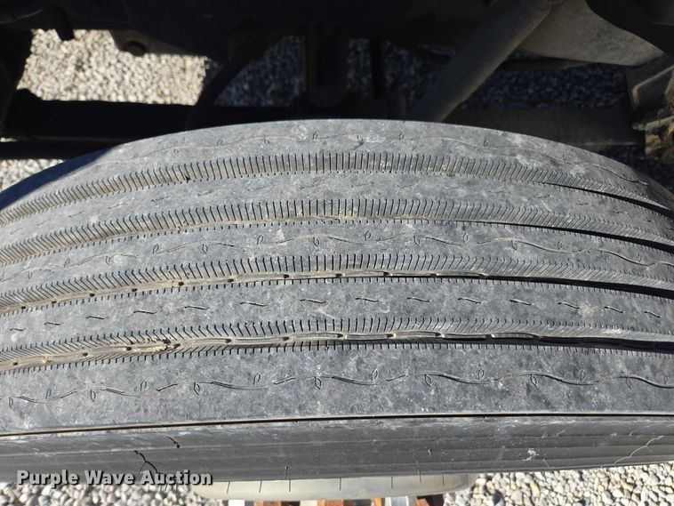 image for item EV5497 1992 International 9400 tank truck