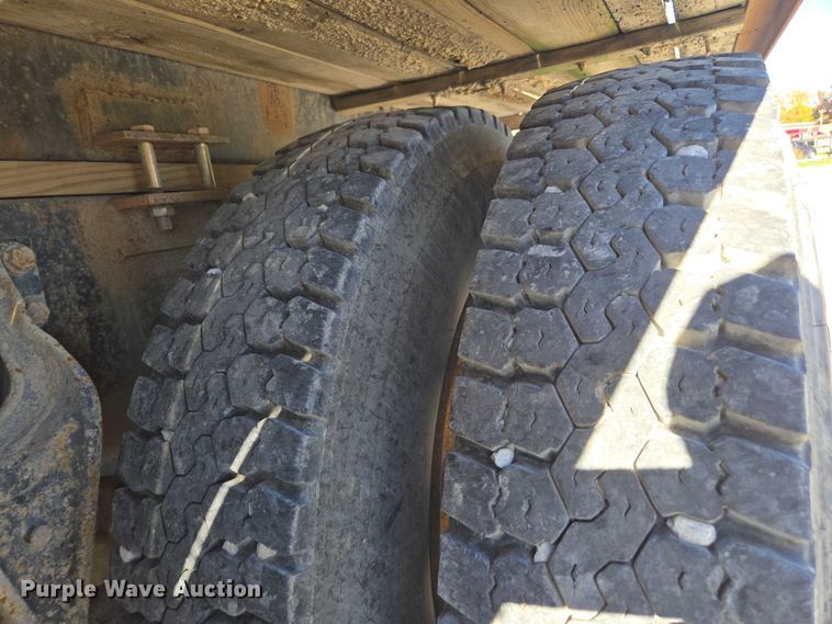 image for item EV5497 1992 International 9400 tank truck