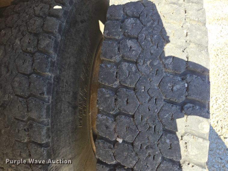 image for item EV5497 1992 International 9400 tank truck