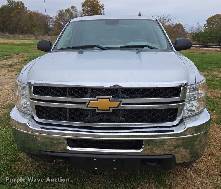 image for item EV5500 2013 Chevrolet Silverado 2500HD LT Ext. Cab pickup truck