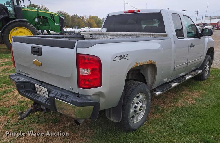 image for item EV5500 2013 Chevrolet Silverado 2500HD LT Ext. Cab pickup truck
