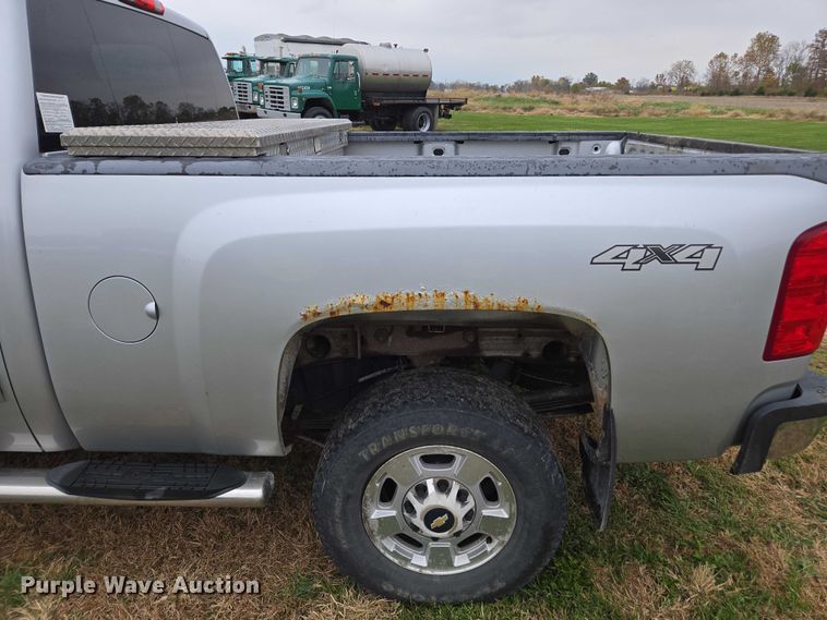 image for item EV5500 2013 Chevrolet Silverado 2500HD LT Ext. Cab pickup truck