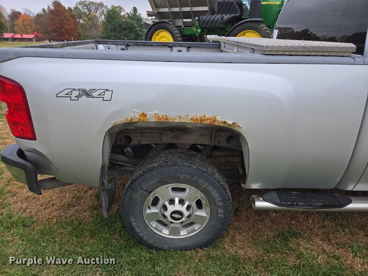 image for item EV5500 2013 Chevrolet Silverado 2500HD LT Ext. Cab pickup truck