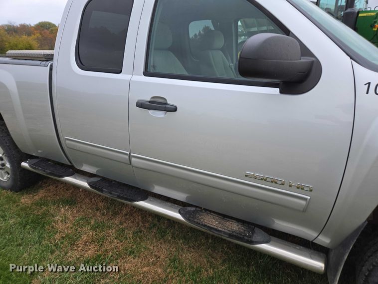 image for item EV5500 2013 Chevrolet Silverado 2500HD LT Ext. Cab pickup truck