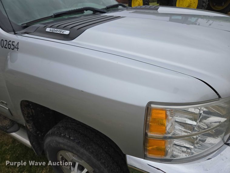 image for item EV5500 2013 Chevrolet Silverado 2500HD LT Ext. Cab pickup truck