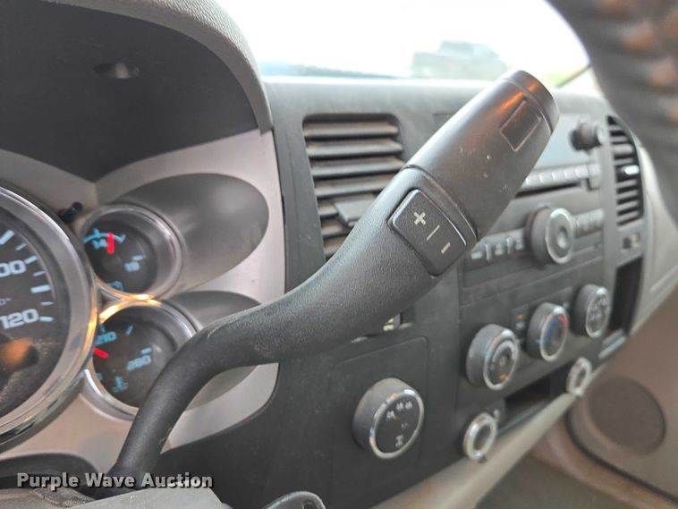 image for item EV5500 2013 Chevrolet Silverado 2500HD LT Ext. Cab pickup truck