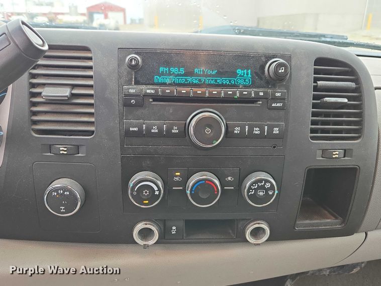 image for item EV5500 2013 Chevrolet Silverado 2500HD LT Ext. Cab pickup truck