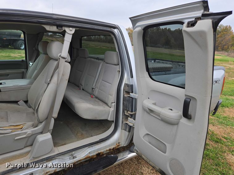 image for item EV5500 2013 Chevrolet Silverado 2500HD LT Ext. Cab pickup truck