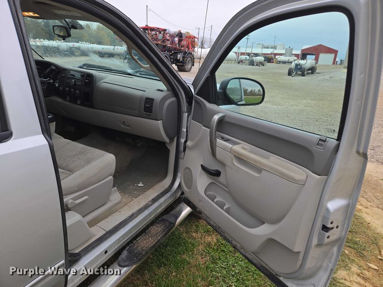 image for item EV5500 2013 Chevrolet Silverado 2500HD LT Ext. Cab pickup truck