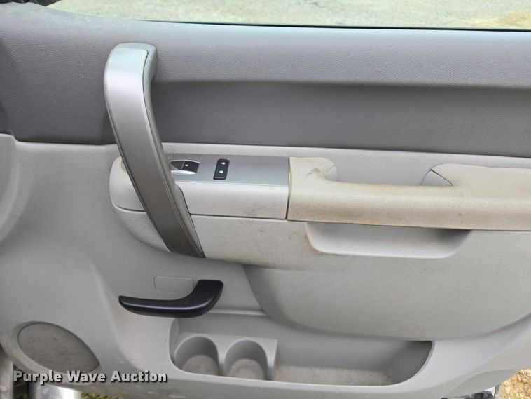 image for item EV5500 2013 Chevrolet Silverado 2500HD LT Ext. Cab pickup truck