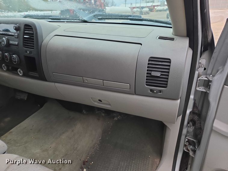 image for item EV5500 2013 Chevrolet Silverado 2500HD LT Ext. Cab pickup truck