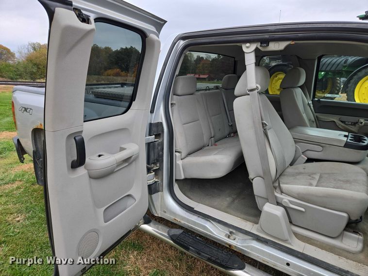 image for item EV5500 2013 Chevrolet Silverado 2500HD LT Ext. Cab pickup truck