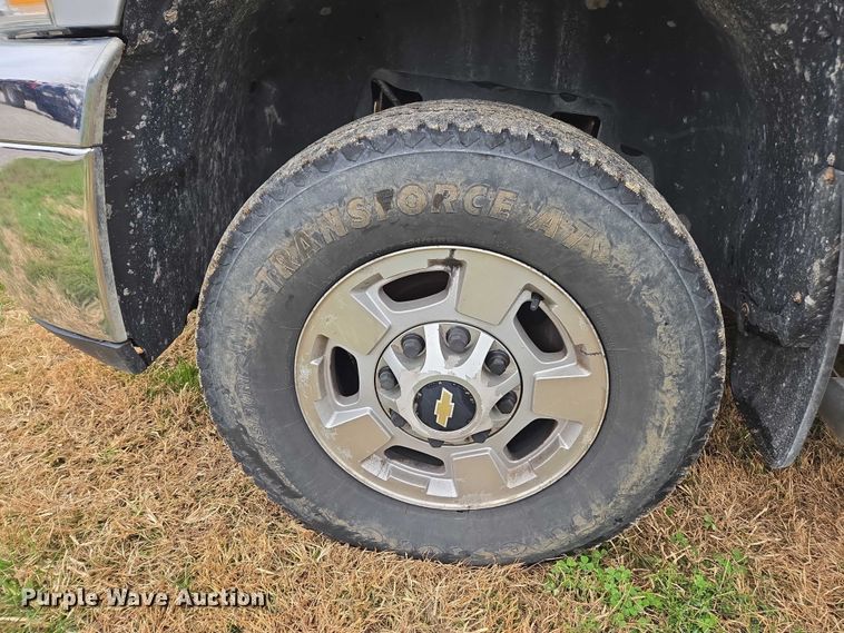 image for item EV5500 2013 Chevrolet Silverado 2500HD LT Ext. Cab pickup truck