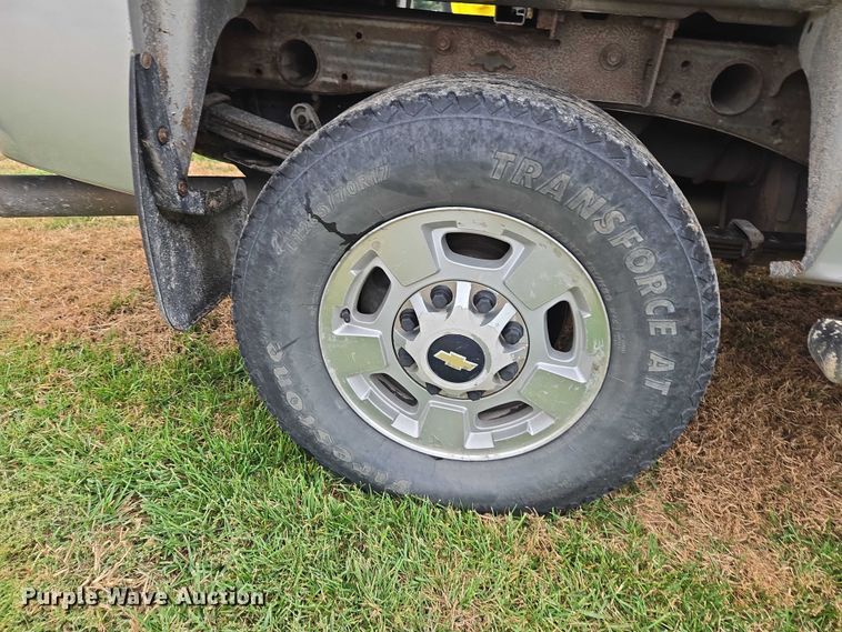 image for item EV5500 2013 Chevrolet Silverado 2500HD LT Ext. Cab pickup truck