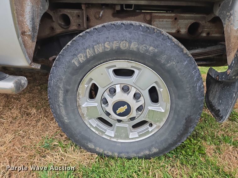 image for item EV5500 2013 Chevrolet Silverado 2500HD LT Ext. Cab pickup truck