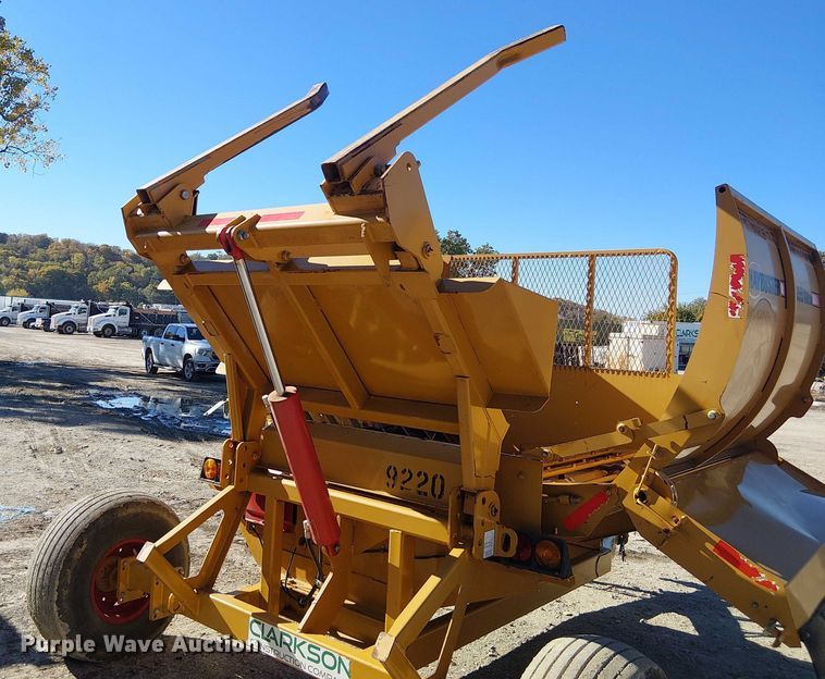 image for item FB4496 DuraTech Haybuster 2655 bale processor