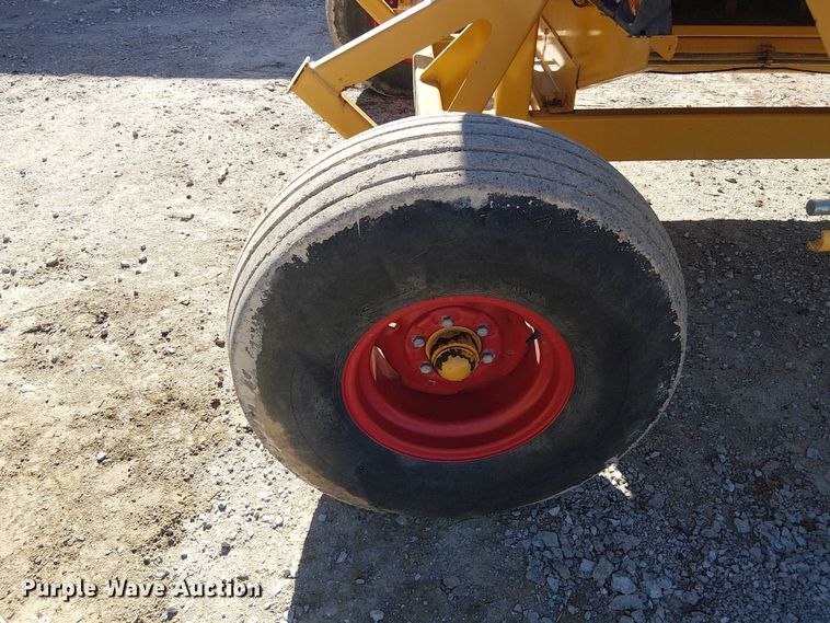 image for item FB4496 DuraTech Haybuster 2655 bale processor