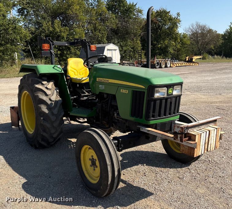 image for item FI0009 2005 John Deere 5303 tractor