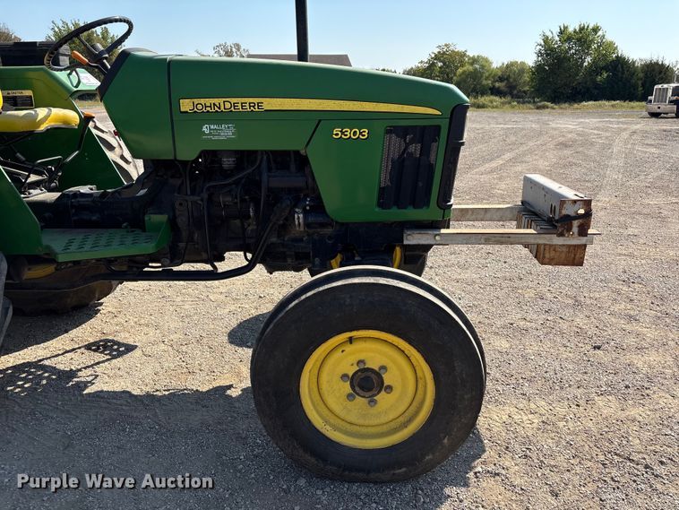 image for item FI0009 2005 John Deere 5303 tractor