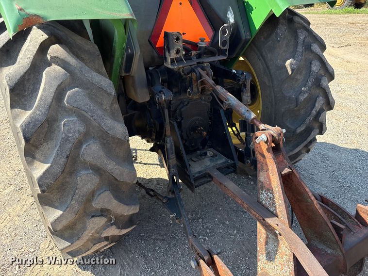 image for item FI0009 2005 John Deere 5303 tractor