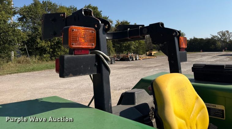 image for item FI0009 2005 John Deere 5303 tractor