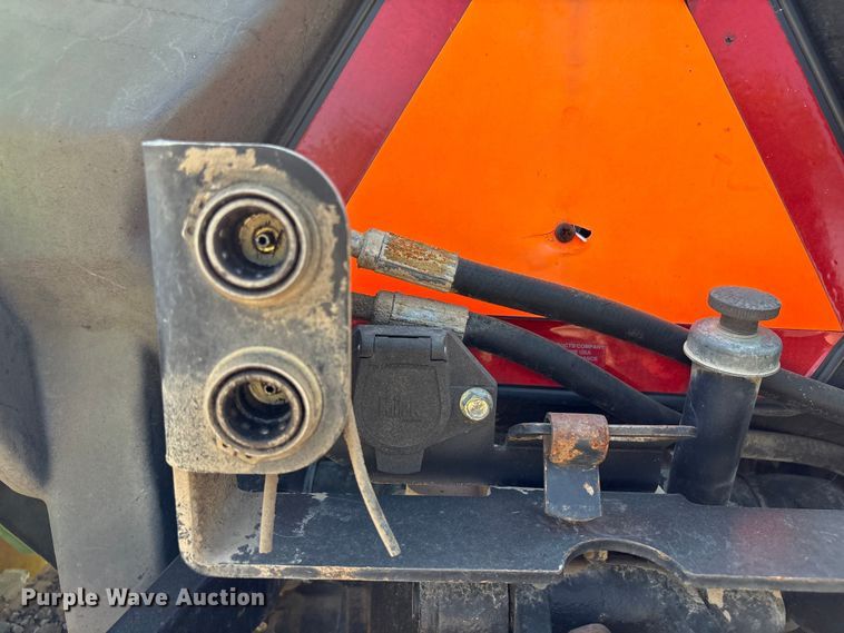 image for item FI0009 2005 John Deere 5303 tractor