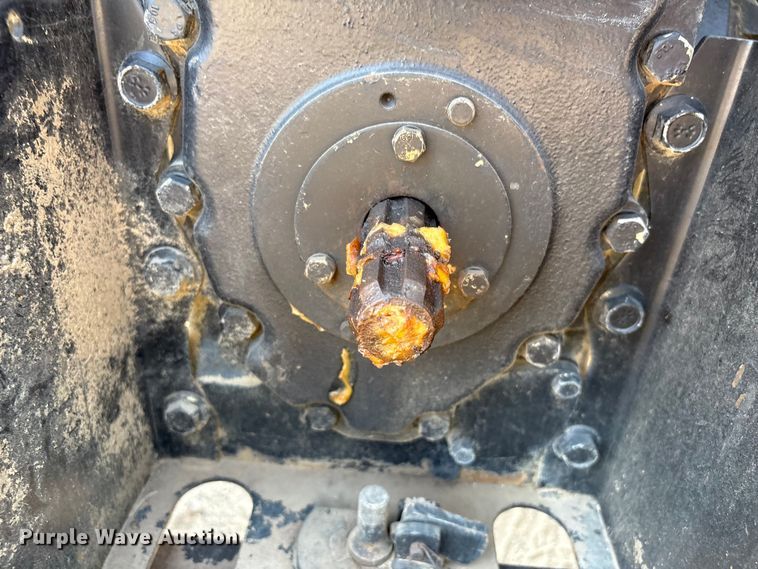 image for item FI0009 2005 John Deere 5303 tractor