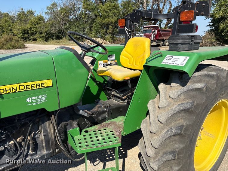 image for item FI0009 2005 John Deere 5303 tractor