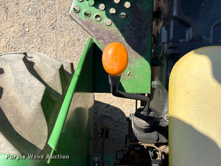 image for item FI0009 2005 John Deere 5303 tractor