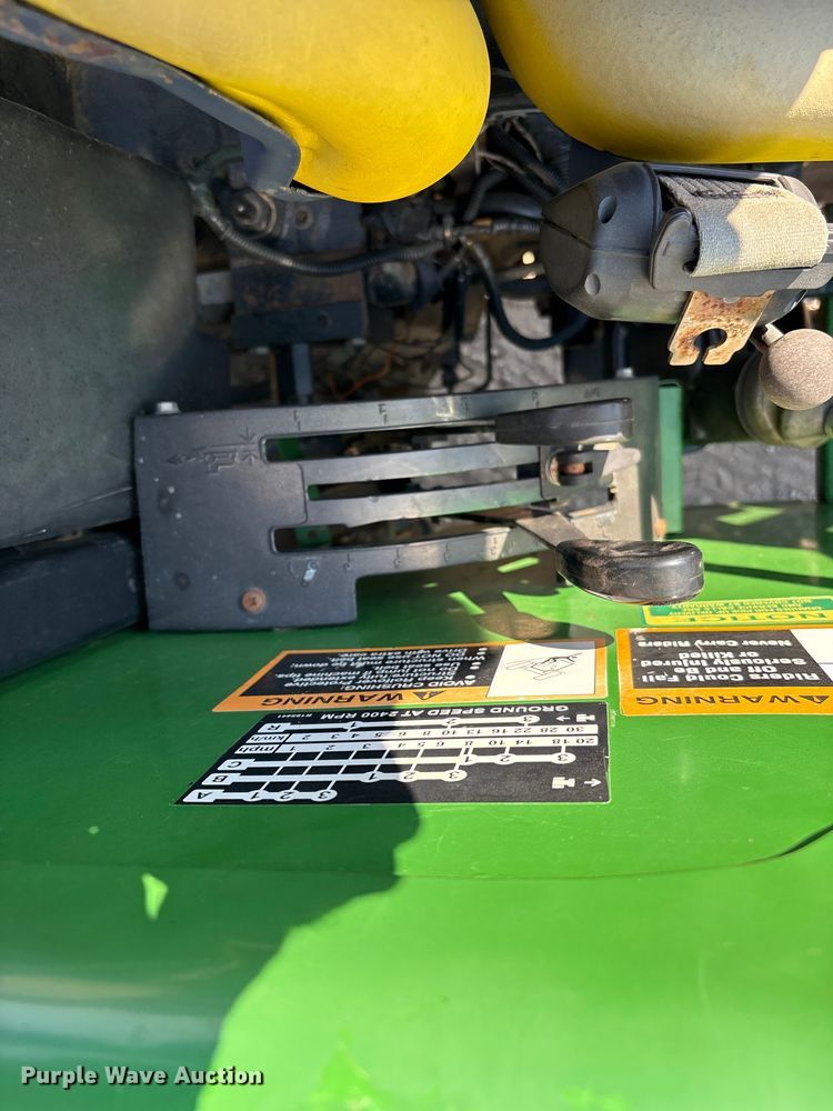 image for item FI0009 2005 John Deere 5303 tractor