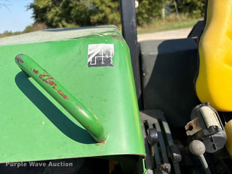 image for item FI0009 2005 John Deere 5303 tractor