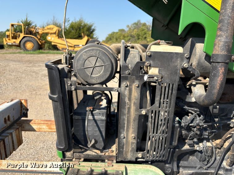 image for item FI0009 2005 John Deere 5303 tractor