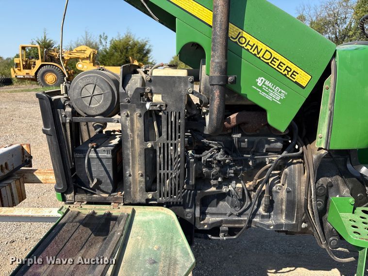 image for item FI0009 2005 John Deere 5303 tractor
