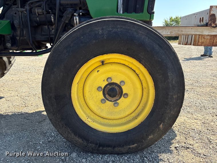 image for item FI0009 2005 John Deere 5303 tractor